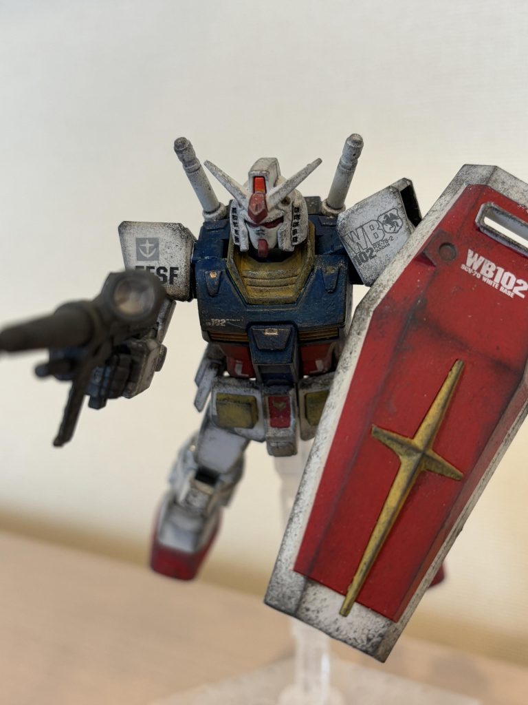 作戦行動の緊張感は毎回ドキドキします。アムロがMSの操縦だけでなく、太陽を背にして戦うとか、用兵の勘もよくて、天才ぶりがいい。アムロ、かっこいいな。あと、リュウさんがすごいいいキャラ。生きていて欲しかった。リュウさん……。、