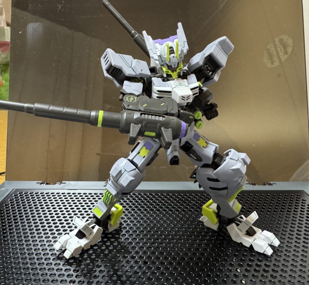 主にライトグリーンとパープルを塗装したけど隠蔽力はまぁうん太もものは流石にシールで