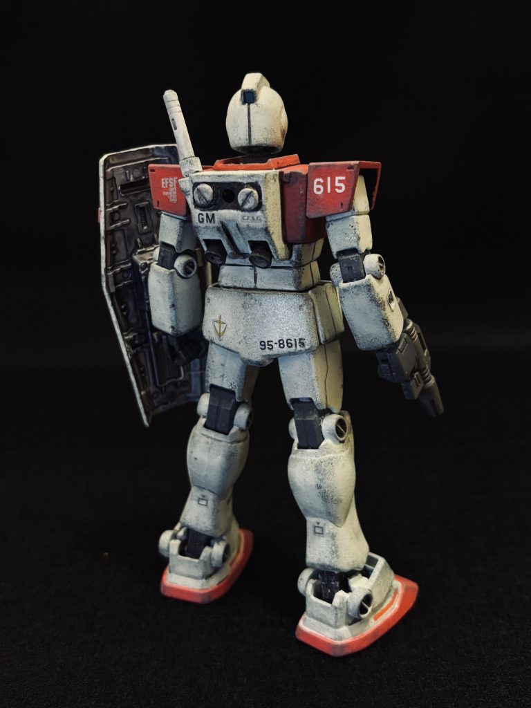 識別番号95-8615この番号は、航空機の識別番号を参考にしてみました。9…0079配備を表す。5…機種「ジム」を表す番号。なんとなく5にしました笑8…戦闘機を表す。615…個別の期待番号。自分に関する数字にしてみました。シールドの95-8の番号は「ジム用のシールド」を表していることにしています笑以下、ポージングを何枚か。