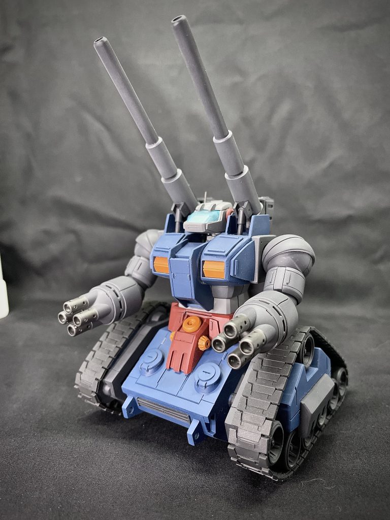 腰を短縮してキャタ幅と肩幅を広げて重量感を出しています。胸廻りもボリュームアップしてます。