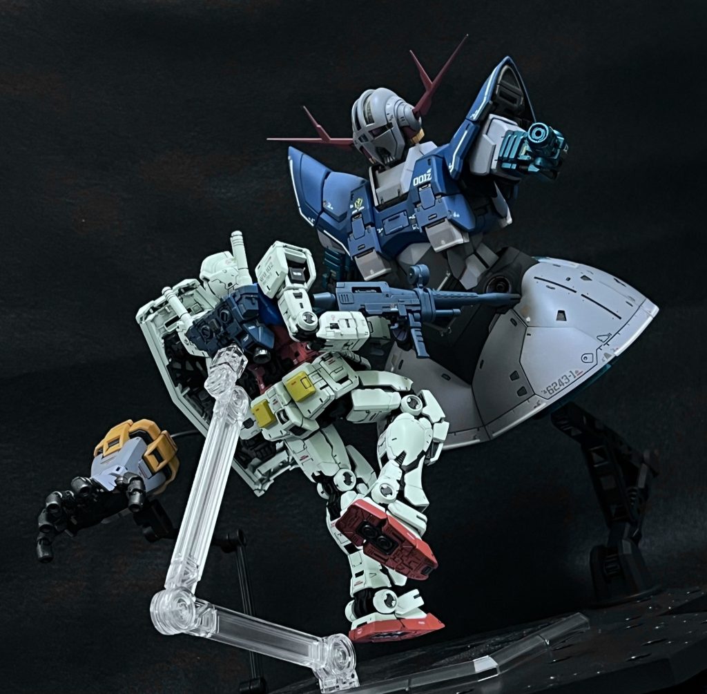 最終話「脱出」の名シーンを再現したくなりました。青色で撮影できないので、編集で色温度を限界まで下げました。ちなみに分離した腕が思いのほか重く、付属の腕用スタンドは瞬着やニス等で調整しないとクタッと自動で畳まれてしまいます。