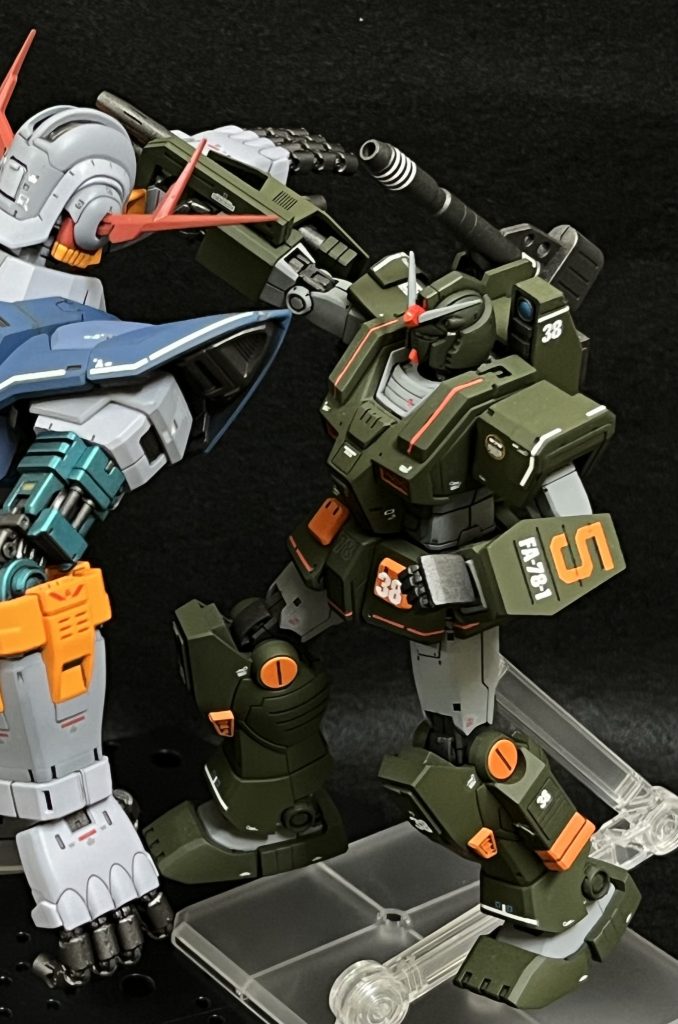 あと、旧キット1/144ガンダムフルアーマータイプの箱絵ポーズも再現したかったのです。旧キット1/100の箱絵だと、こてんぱんにやられた状況が窺え、可哀想なのでやめておきました。