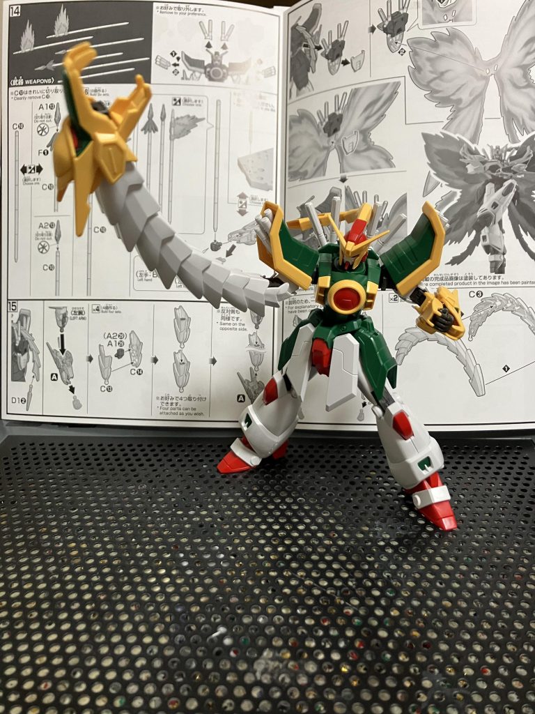 こうやって延長パーツを片腕に全部使うとビヨーーンと。