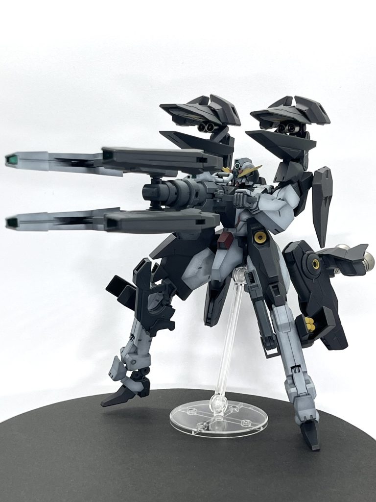 フルバーストです。GNDダブルバズーカはバーストモードに展開できます。GNDシールドは展開してキャノンを露出させます。GNDミサイルポッドは脚部外側、GNDガンは内側に装備しています。