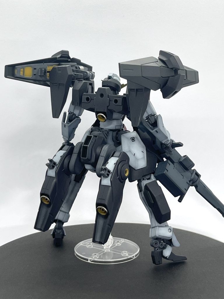 リアスラスターは、ソーンの物は外しています。