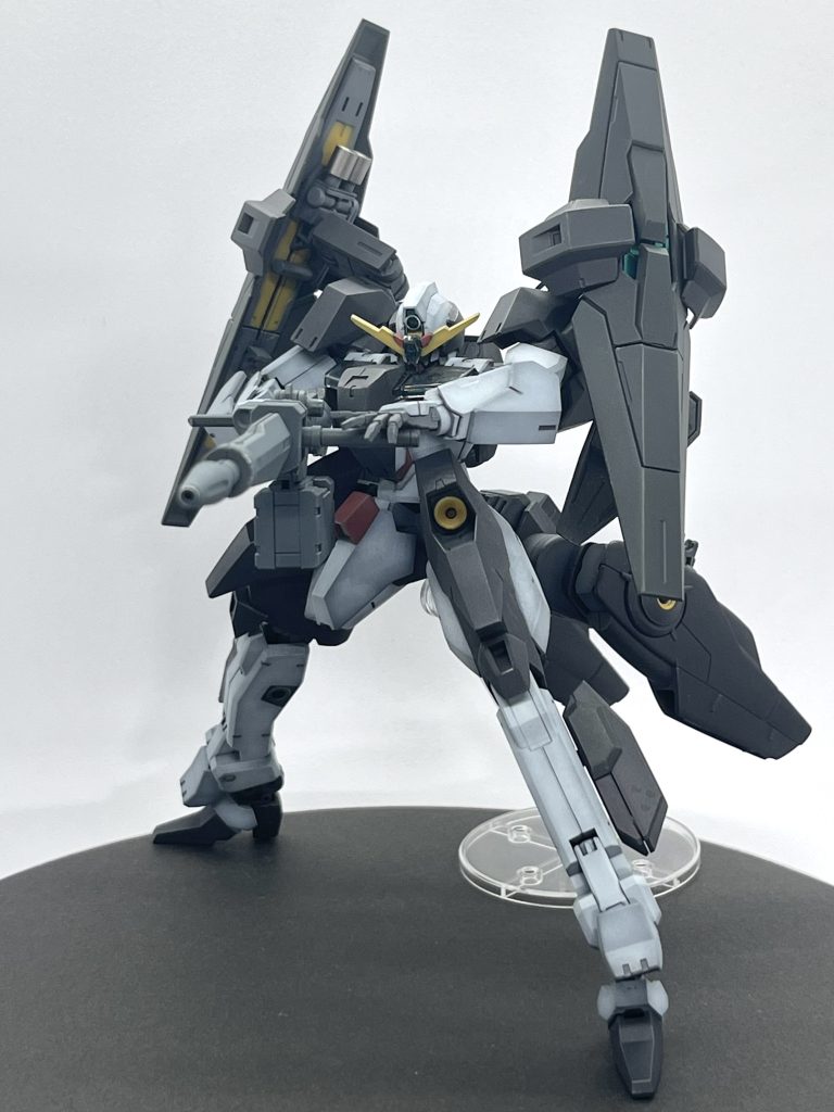 精密射撃時は、頭部のアンテナを下げてガンカメラモードにできます。