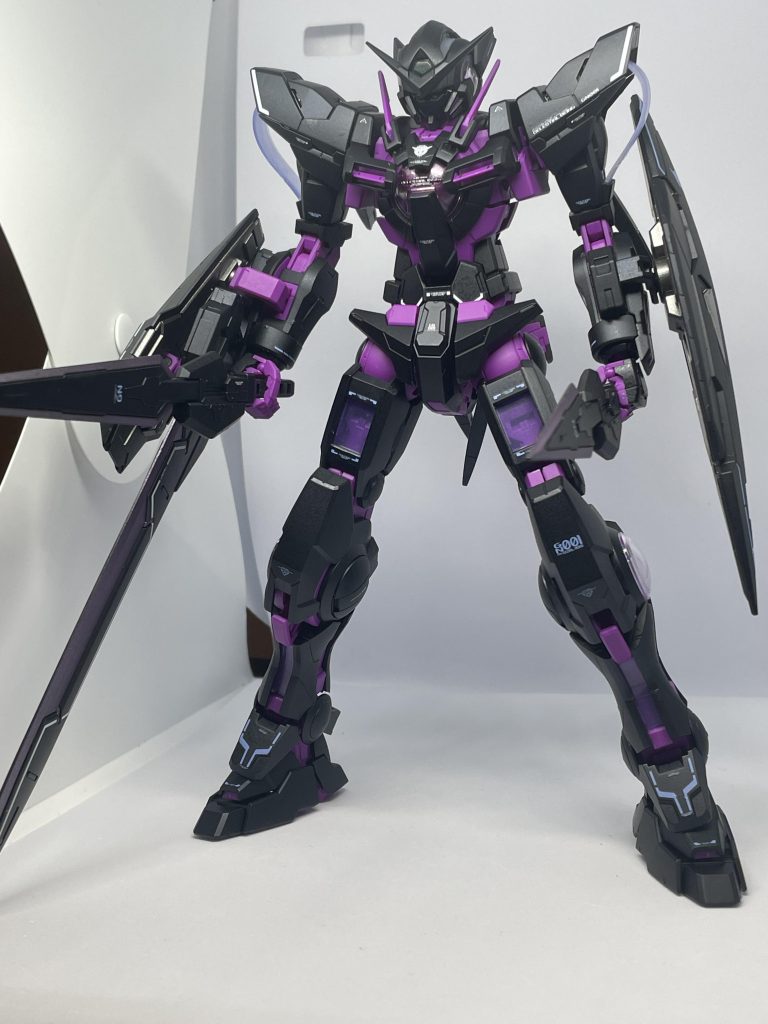 MGって、手のひらの角ピンに武器を挿し込むのが地味に難しくないですか?GNブレイド持たせるのに苦労しました。