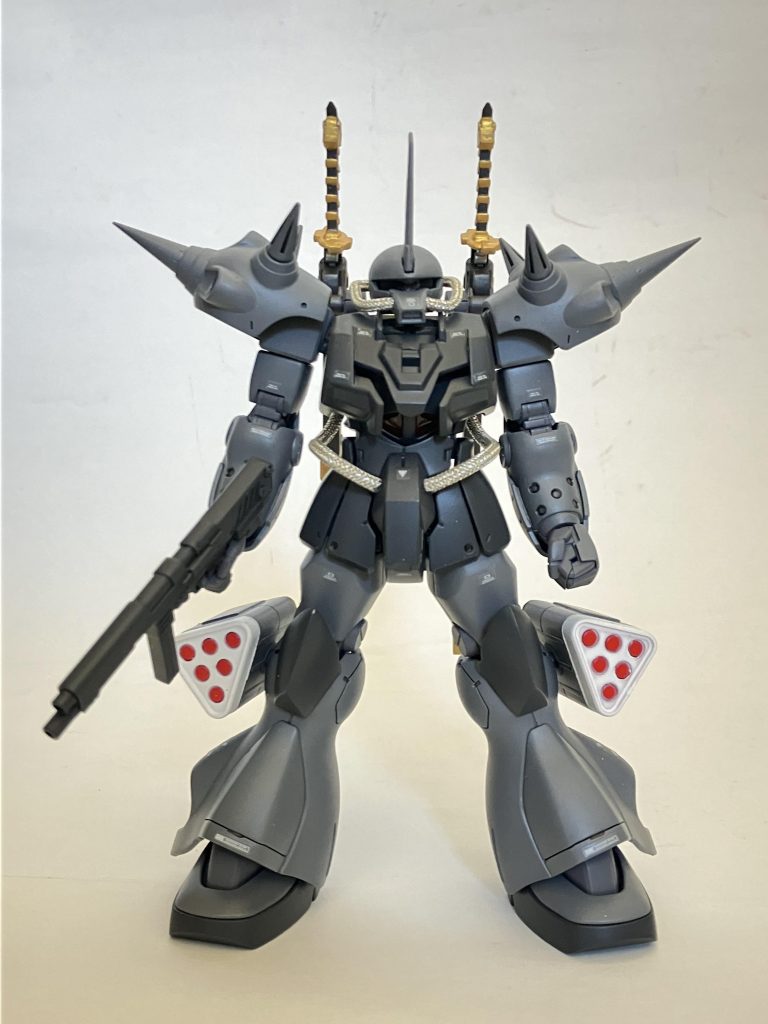 近接が得意なグフを殺さないようなデザインを目指して、近接型の機体と装備を集めましたreviveグフとケンプファーをメインにミキシング一部に1/100のパーツを使ってメリハリをつけました