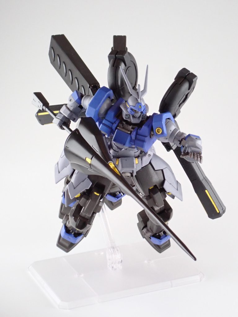 プラネイトディフェンサーをディフェンサーネットとして敵機を捕縛し、大型ランスで一撃離脱を戦法としています