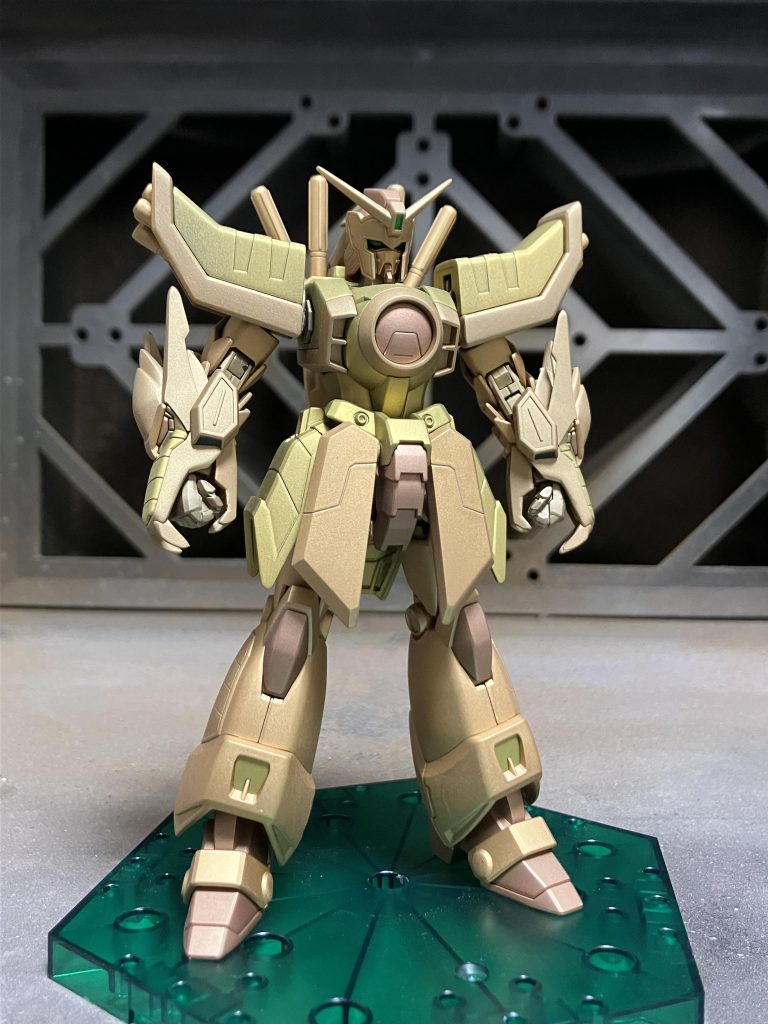 もちろんハイパーモードにしました。安易に緑の所は金に緑を、赤の所は金に赤をといった具合で金でも色味をわけております。