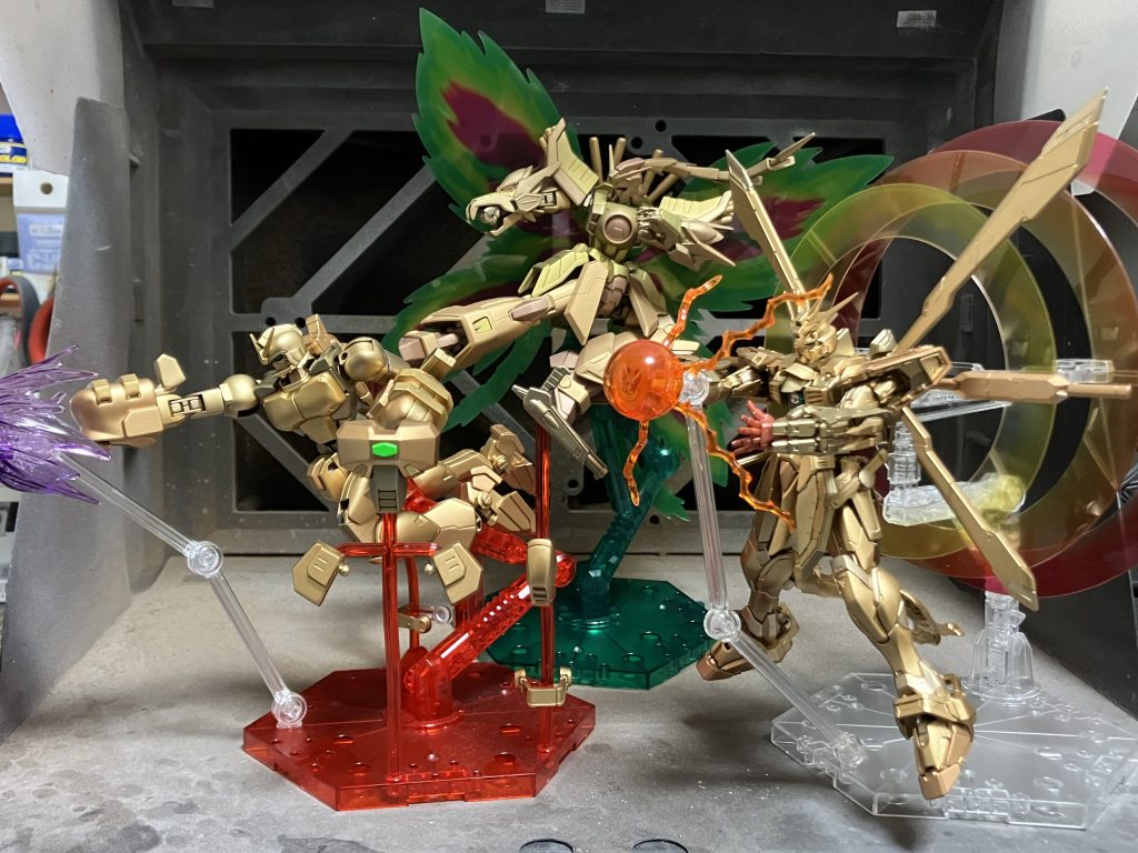 並べたらめっちゃカッコええやんって自画自賛しました。ガンダムローズをスルーした事を長らく後悔しています。