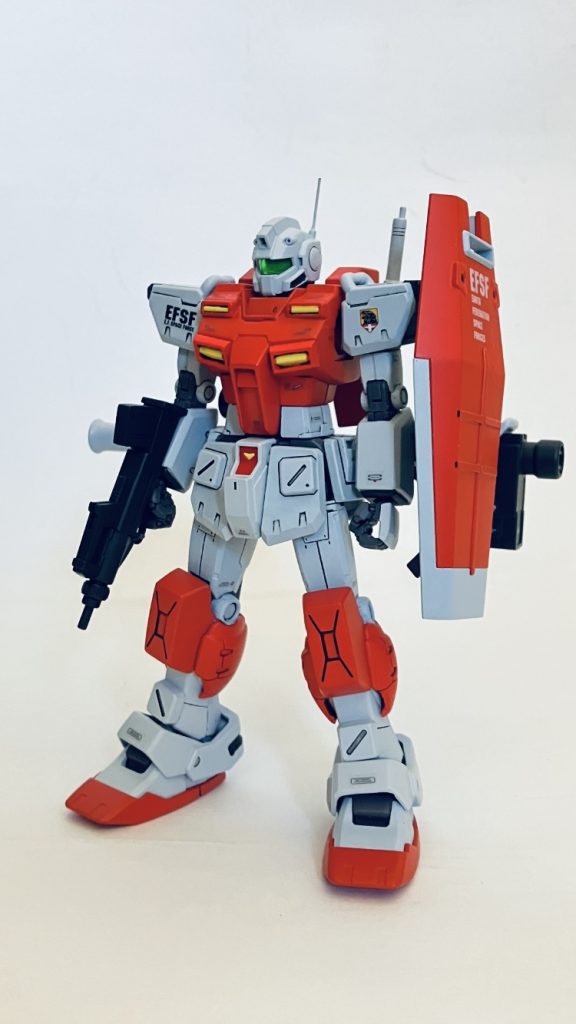 両肩のマークはデカールを使い、それ以外の物はマーキングシールを使用しましたマーキングシールの厚みを目立たなくするため光沢クリアを3回ほど吹いてから、つや消しクリアを吹きました