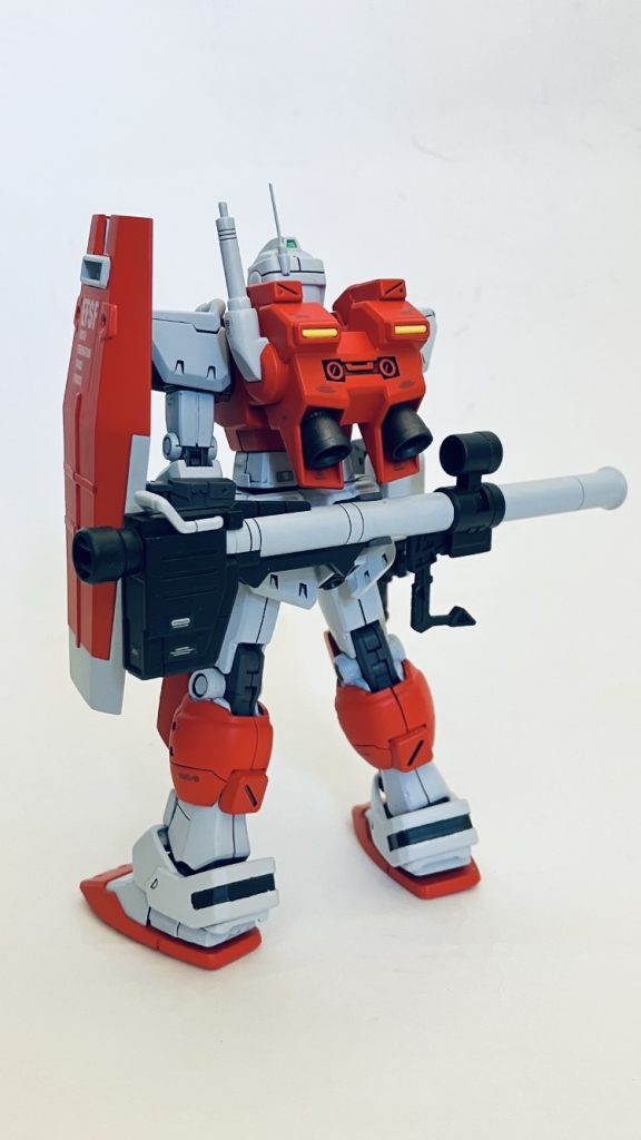 パワードジムのバズーカーは、一回り小さくて細くて強そうには見えないから、オリジン版ジムのバズーカーに交換しましたついでに懸架出来るようにアタッチメントも付けて٩(๑❛ᴗ❛๑)۶