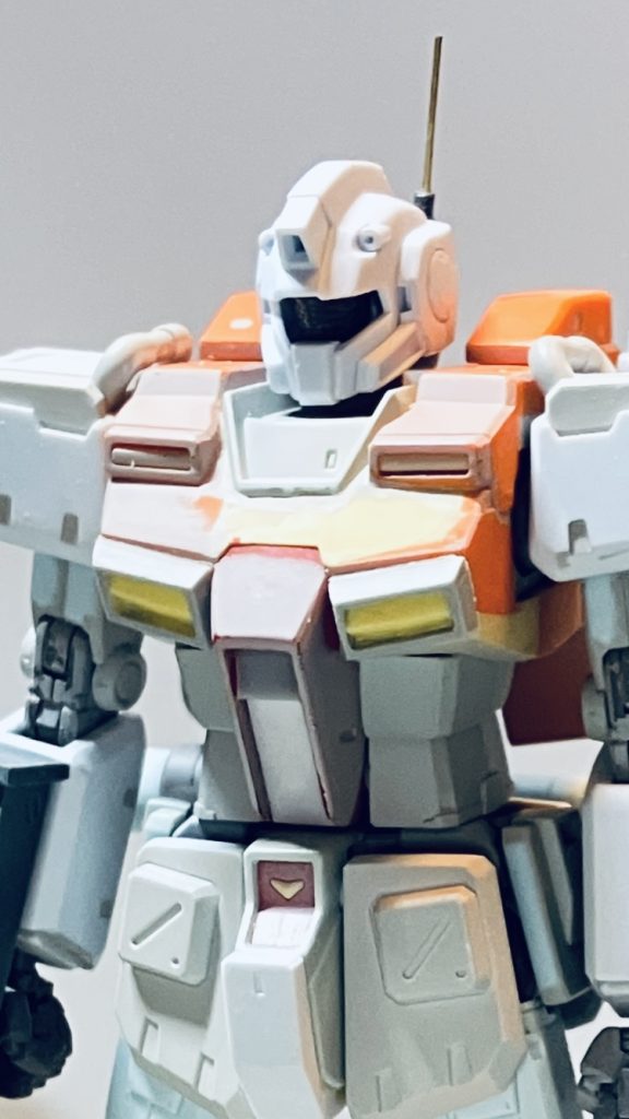 加工に失敗した左胸をパテを盛って修正ウエスト側の足りない部分をパテを盛り、自然なラインを形成して、形を変えたためダクトを新規に製作