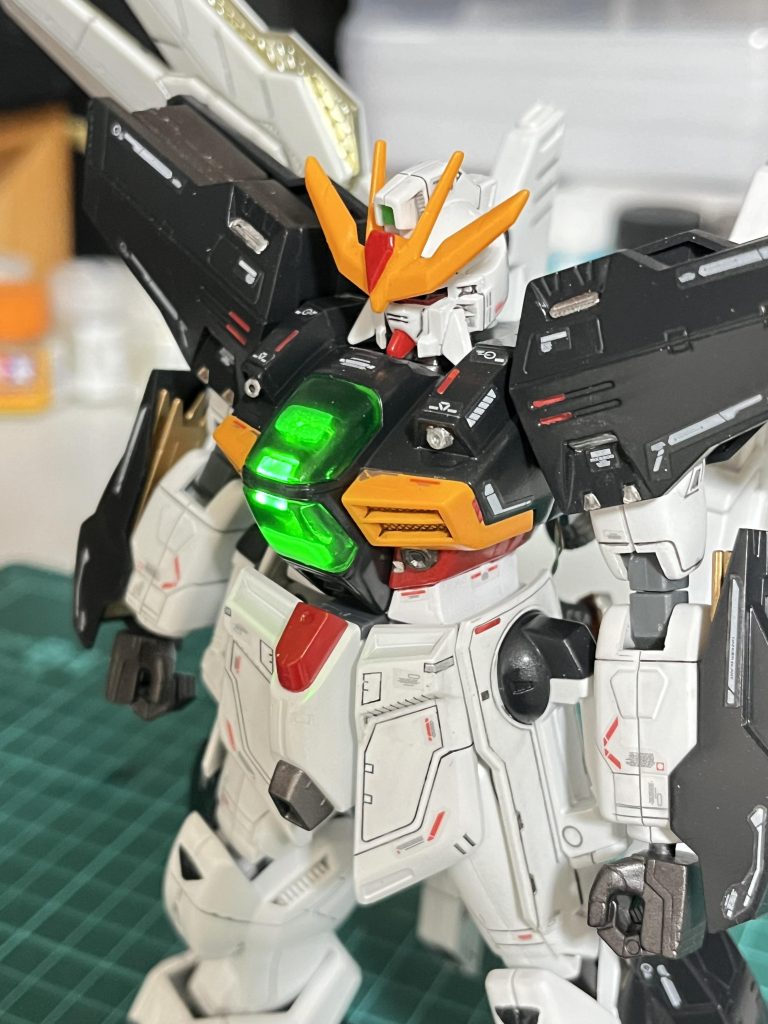 からの!デカールで情報量を一気にアップ!頭部のアンテナはシャープ化すればよかったなと後悔したんですけど、もともとがマッシブな構成なので逆にこれくらいがバランス取れてて良いのかなと思いました😝