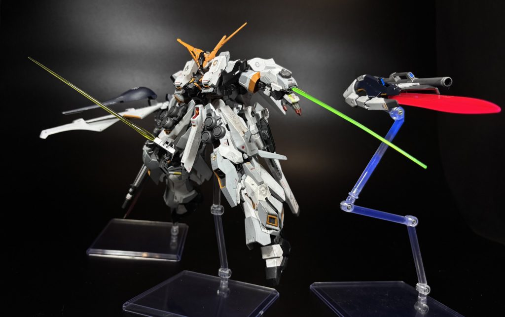 [サイコミュ兵器]サイコブレードアンテナ展開時には、サイコウィンチユニットやコンポジットシールドブースターをサイコミュ兵器として使用が解放され、オールレンジ攻撃を取り入れた戦闘も可能となる。