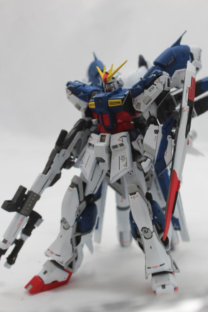 取り付け位置を変えただけですが重厚感アップ!ライフルをぶった斬って延長しロングライフルにしました。ライフルにスコープとランチャー追加。