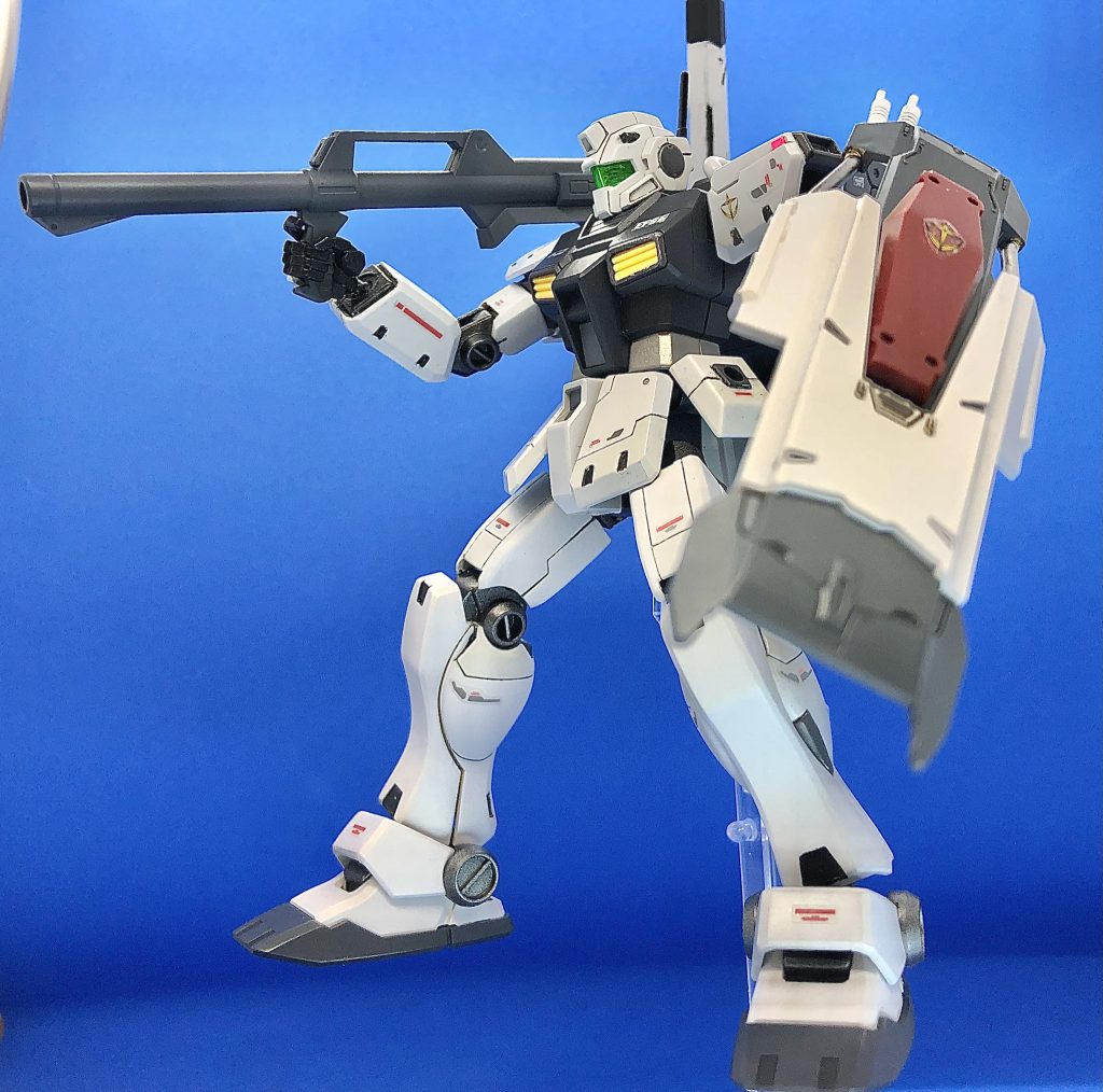 連邦系の武装は一通り装備可能。しかし、たかだか一兵卒にできる改造の範囲を超えているため、パイロットの素性には謎が多い。噂によればAE社か連邦政府に親族がいるのではと言われている。