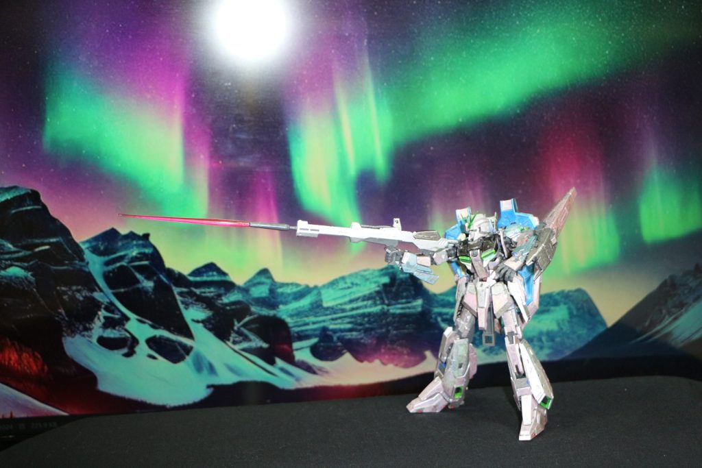 オーロラの中なら、ちょうど良い感じになると、勝手に思い込み背景はオーロラCopilotが画像作ってくれるので楽だ!