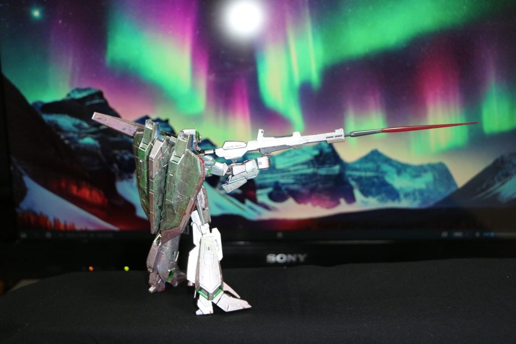 噂に聞いていたRG ゼータガンダムだけあって、ポーズを変えたりとかする気が全く起きず、同じポーズをクルクルさせてます。