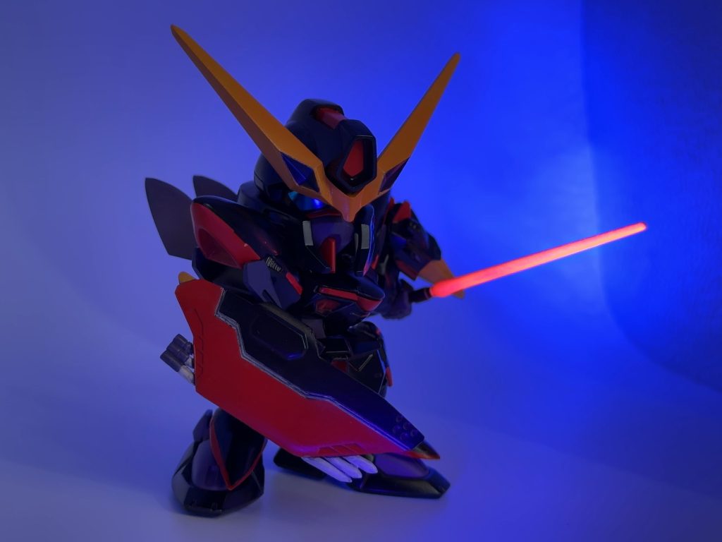 ビームサーベルは蛍光ピンク正直、かなり難しいキットでした。|◜ω◝ )難しいSD作りたい人にオススメ。カッコイイし♨️