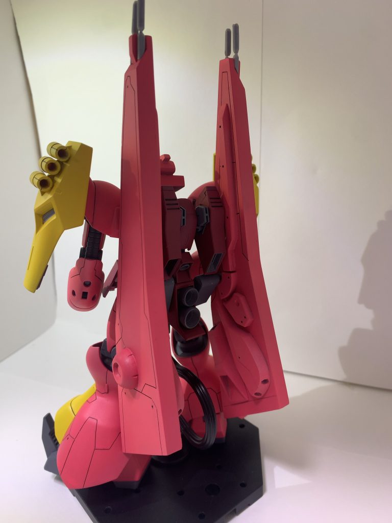 背面シュツルムバインダーはとにかくデカくてパラペラなので、情報量を増やすのに苦労しました。