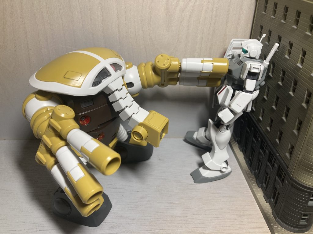 ネモは持ってないので、ジム寒冷地仕様で代用砲身でコックピット潰したシーンはエグかった記憶がある