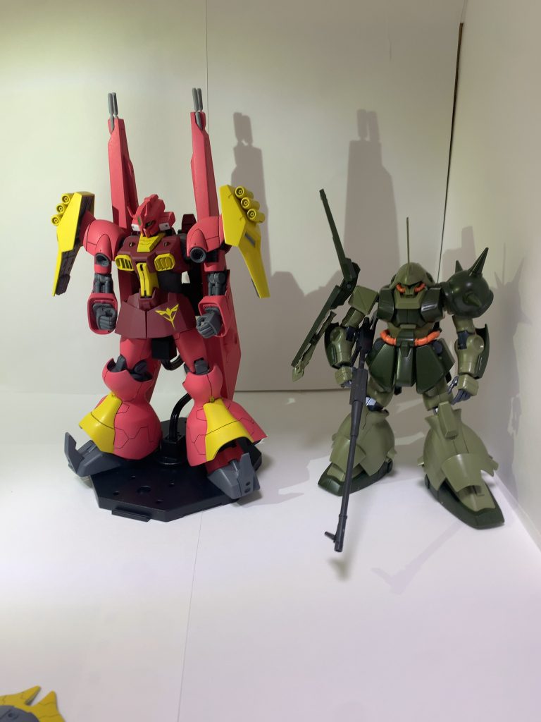 モビルスーツの大型化もあって、HGなのに馬鹿でかいです