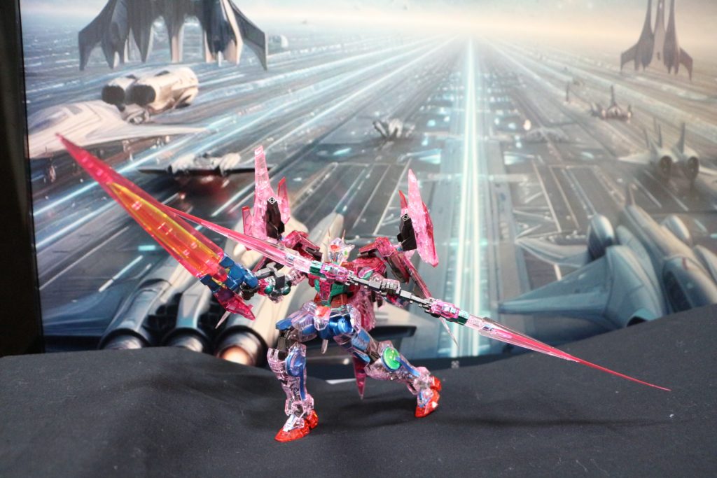 ダブルオーライザーは、後ろがあるので、3点でバランスを取るのが楽です。