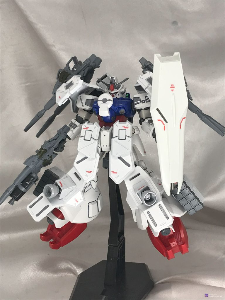 境界戦機の追加装甲とビルダーパーツでGP02を盛りました。こいつのごつさならビームマグナムくらい打てそう(^-^)当初は全身にマガジンパックをつけてるようにしましたが、銃そのものをつけたほうが見た目カッコいいのでそうしました。
