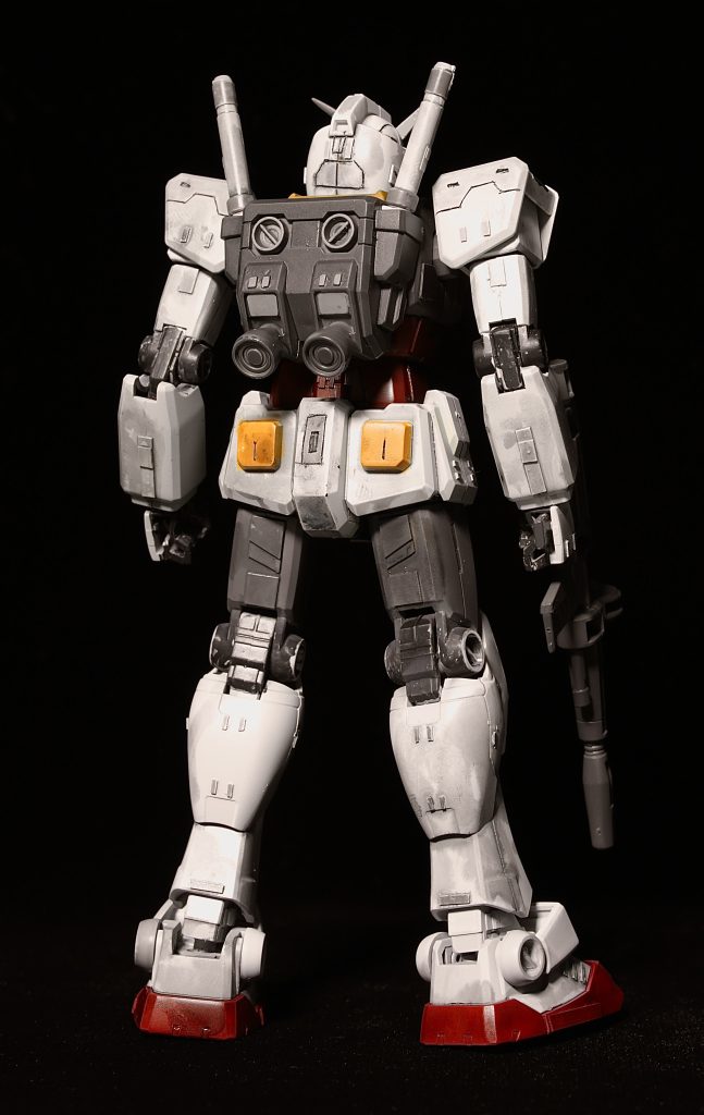 左足ふくらはぎはウェザリングを忘れてツルツルです。