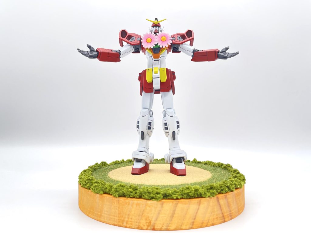 プロポーションに拘りました。お花に合わせて台座を作りました。