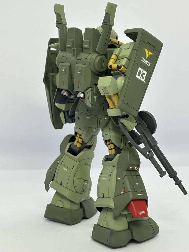 背面ショット。バーニアは市販のものに置き換え大型化。