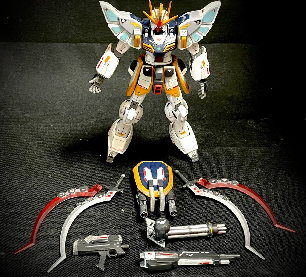 サンドロック武装①ヒートショーテルクロー・キャノン付きシールド頭部バルカン襟部ホーミングミサイルビームマシンガンBM用追加バレル『ビームガトリング』BM用追加バレル『ビームライフル』ビームマシンガンを基本形態として、バレルの換装により連射性能を向上させるガトリング形態と、威力と射程を向上させるライフル形態に戦闘合わせて変更可能