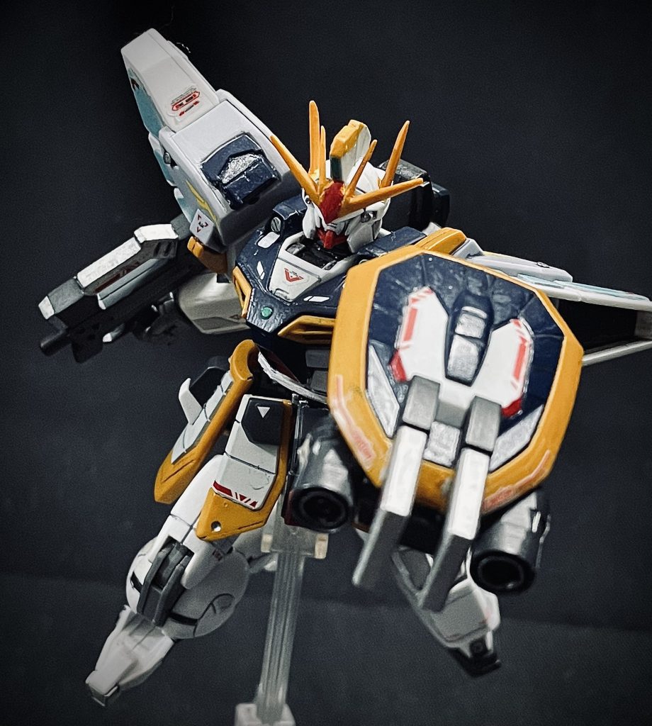 シールドはクローを鋭利化して、キャノンを追加キャノンはクローの近接戦闘の妨げにならないように、砲身を収納できるように作成