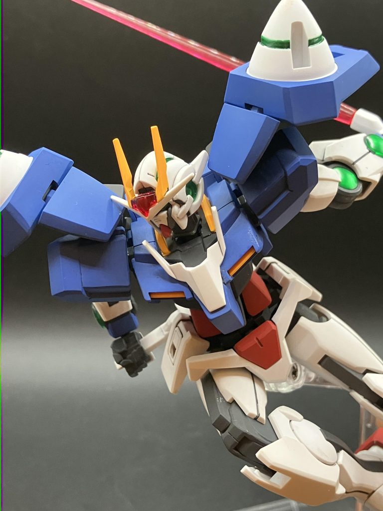 ダブルオーはRGもあるけど、HGの縦に短いお顔とカクカクしすぎてない体のラインが好み