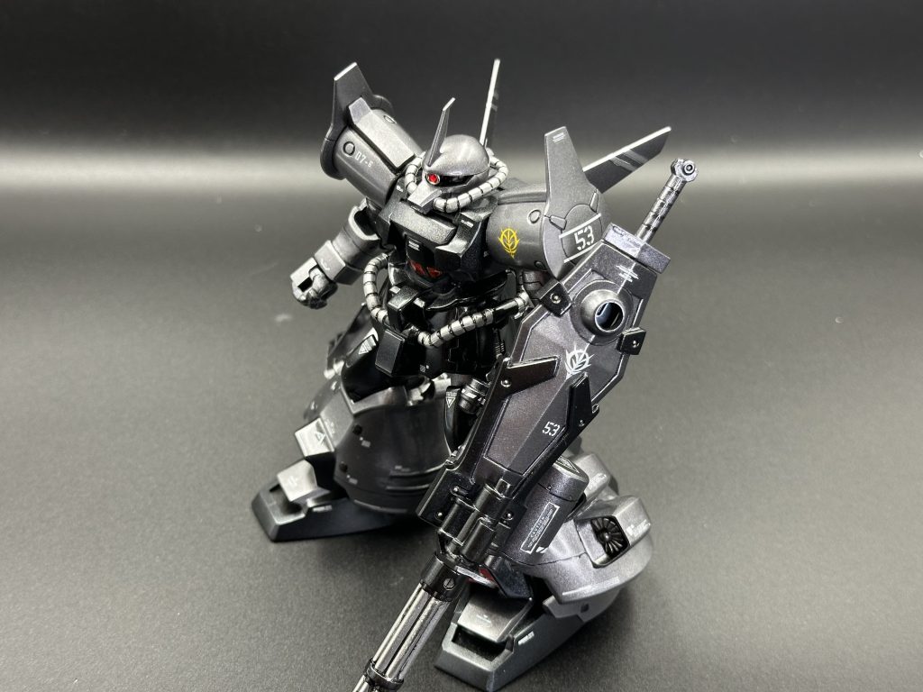 モノアイは手芸用の丸カンとストーンを組み合わせています。