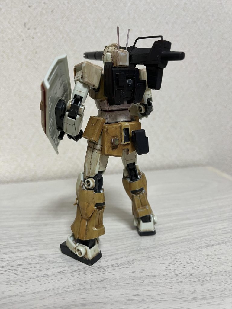 こだわりで脹脛のある脚にしました。脚装甲にはジャンクになっていたMGデュエルの太腿・脛を使用しています