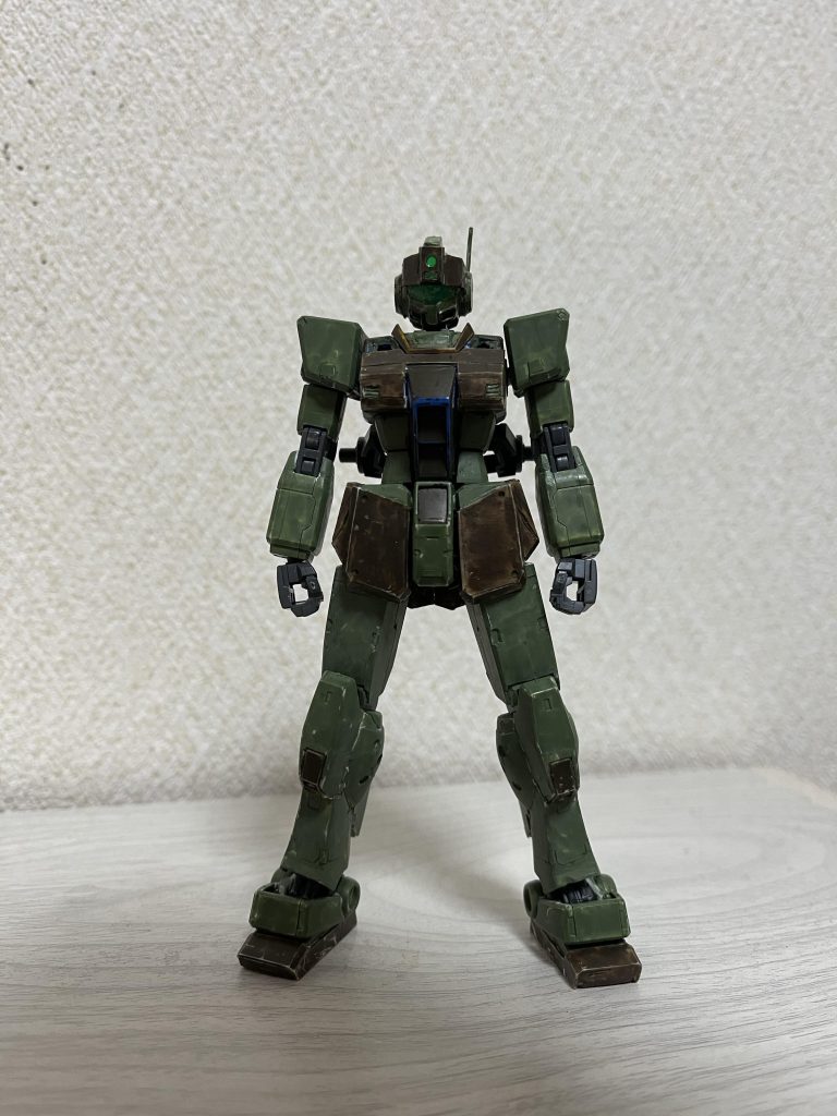 正面前回のジム・コマンドはNAOKIデザインを元に作りましたが、今回はNAOKIデザインと瀧川デザインを両方参考に作りました。