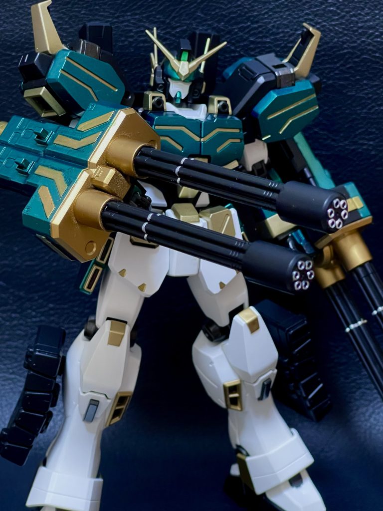 ここまでご覧いただきありがとうございます。仮面ライダーク○ガのペガサスフォームのようなグリーン感が出せたので満足です。案外このカラーリングも似合ってるかと思います。せっかくなので他のフォームを残りの4体で作成できたらなーと思います。まず機体を入手するところからですがwそれではまた〜👋