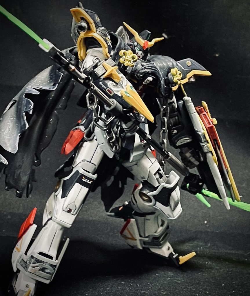 ビームサイズは連結して長ものとしても使えるナイトメアクロークは全面だけパージして、背面の防御に使い続けられるよう段階的にパージ