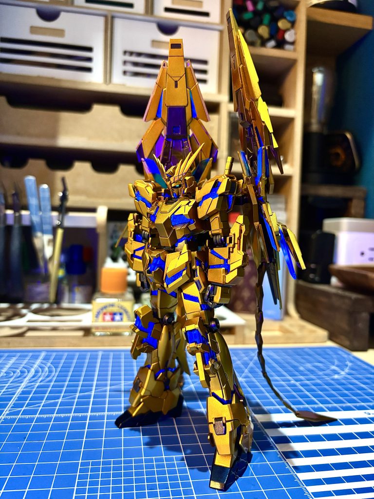 目も光るようにしましたし部分塗装も上手く行ったかなと思います。マスキングでの塗り分けも割と上手く行った感じです。