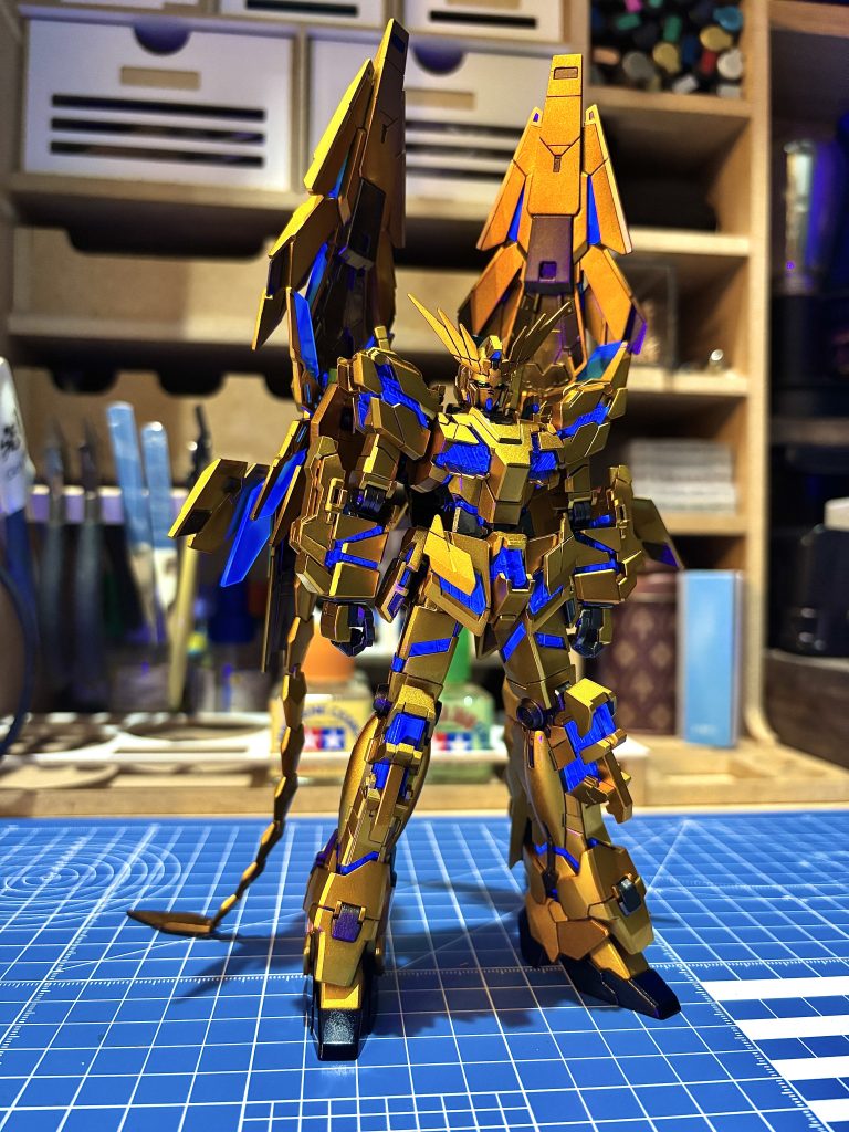 UVライトでサイコフレーム発光!定番ですがやってみたかった。