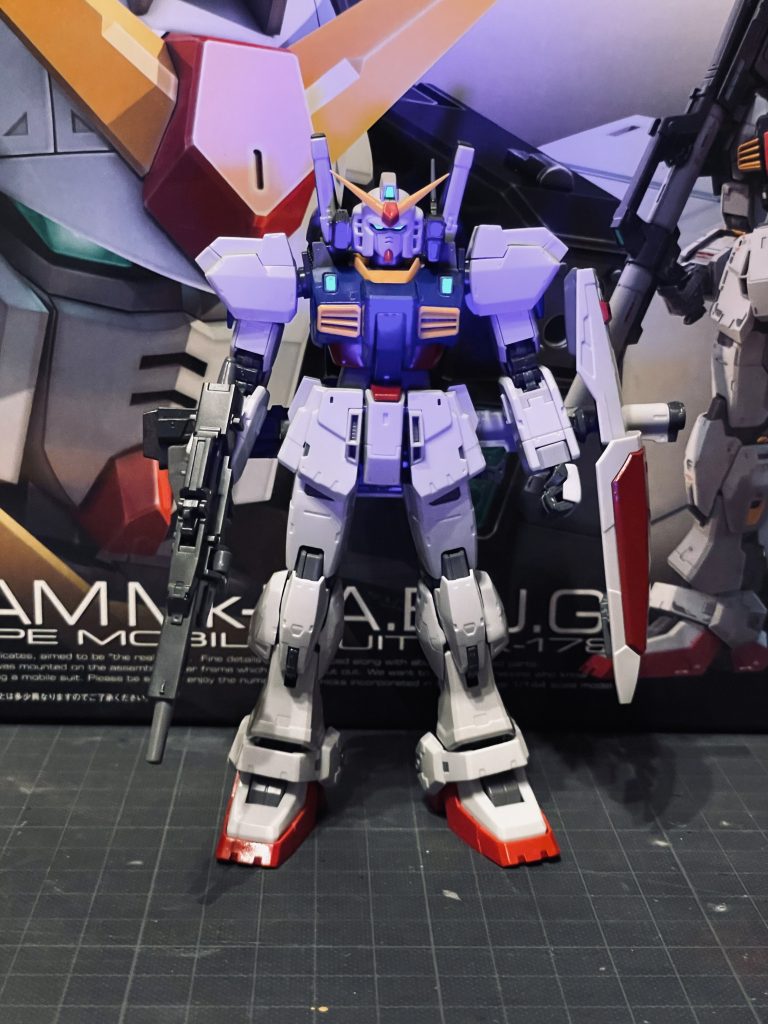 デュアルアイとセンサー関係は蛍光で塗装、ブラックライトでビカーンしますw