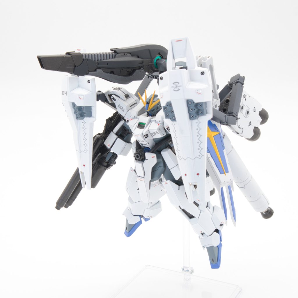 懸架式のシールドでサンボルのフルアーマーっぽさも出してみました。