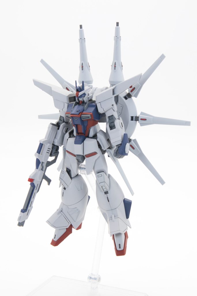 アンテナ、前腕、腰のフロントとサイドアーマー、バックパックがレジェンド、肩はインパルスとレジェンドのニコイチです。膝はザクのを加工、膝下はカルラ、ビームライフルはライフリ。本体グレーはもう少し濃くても良かったかも。