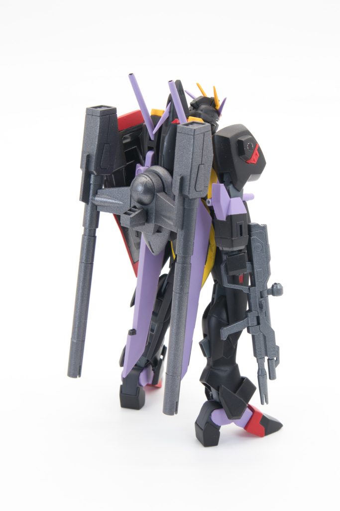 背中にはラゴゥのビームキャノンもつけています。