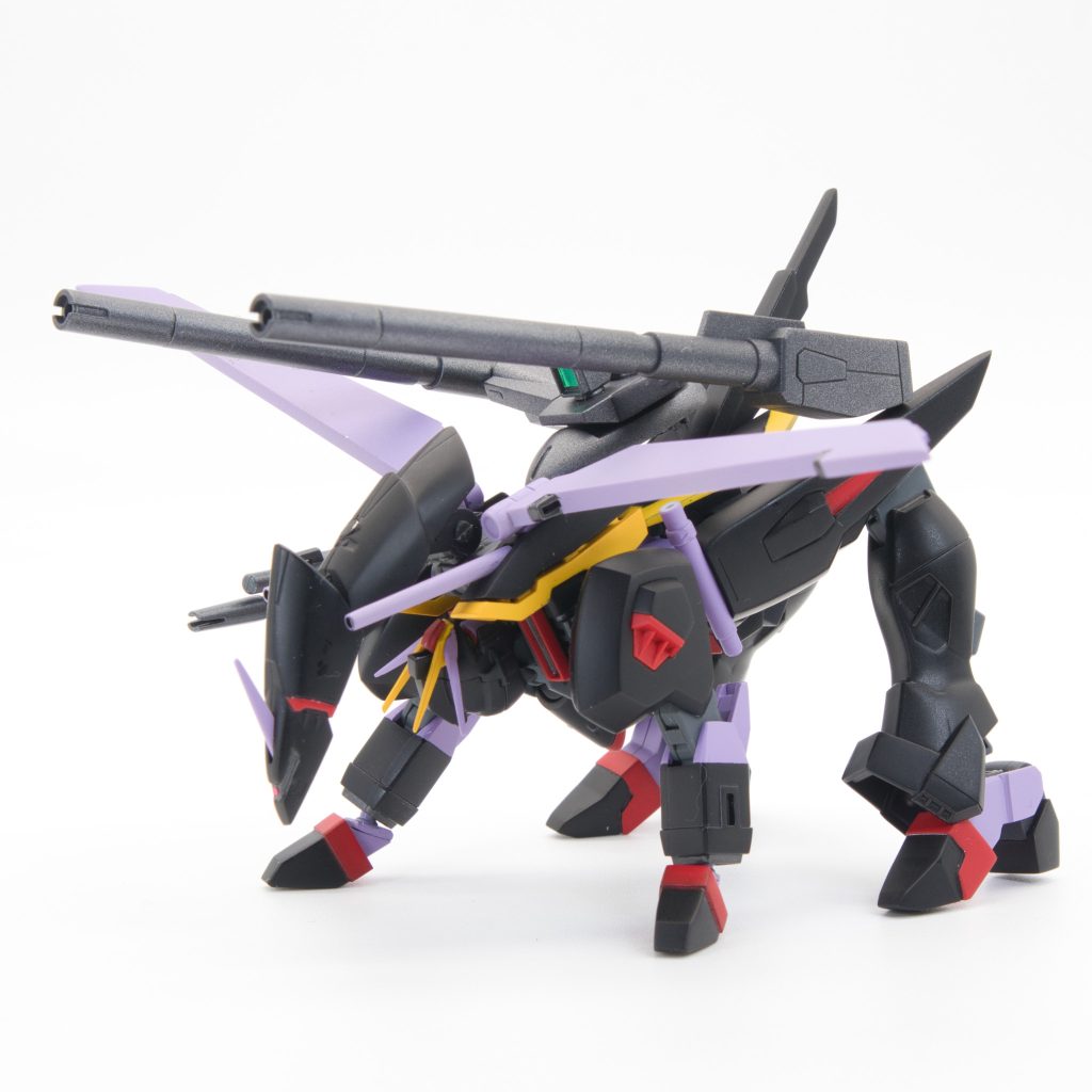 手首を差し替えて四足獣形態。シールドはネオジウム磁石でお腹にくっつきますが付けるのを忘れてました。