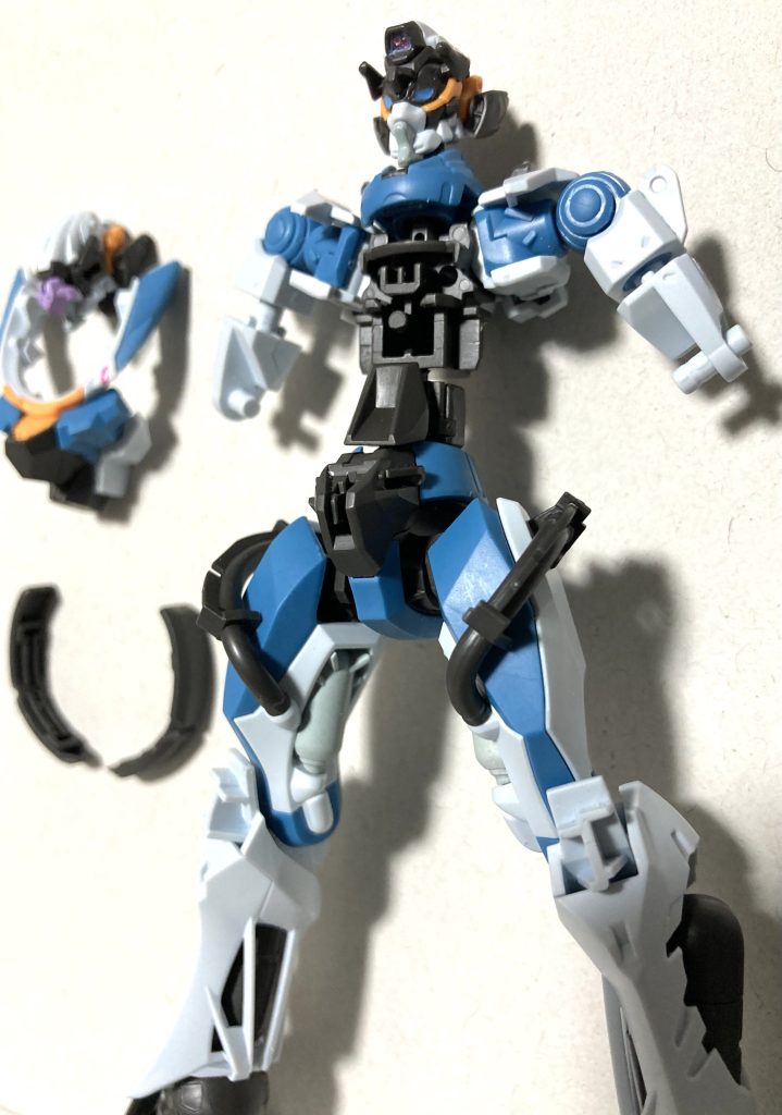 足の構造がほんとうにおもしろい。推進器をフレームで覆うという。わくわくもんだぁ。