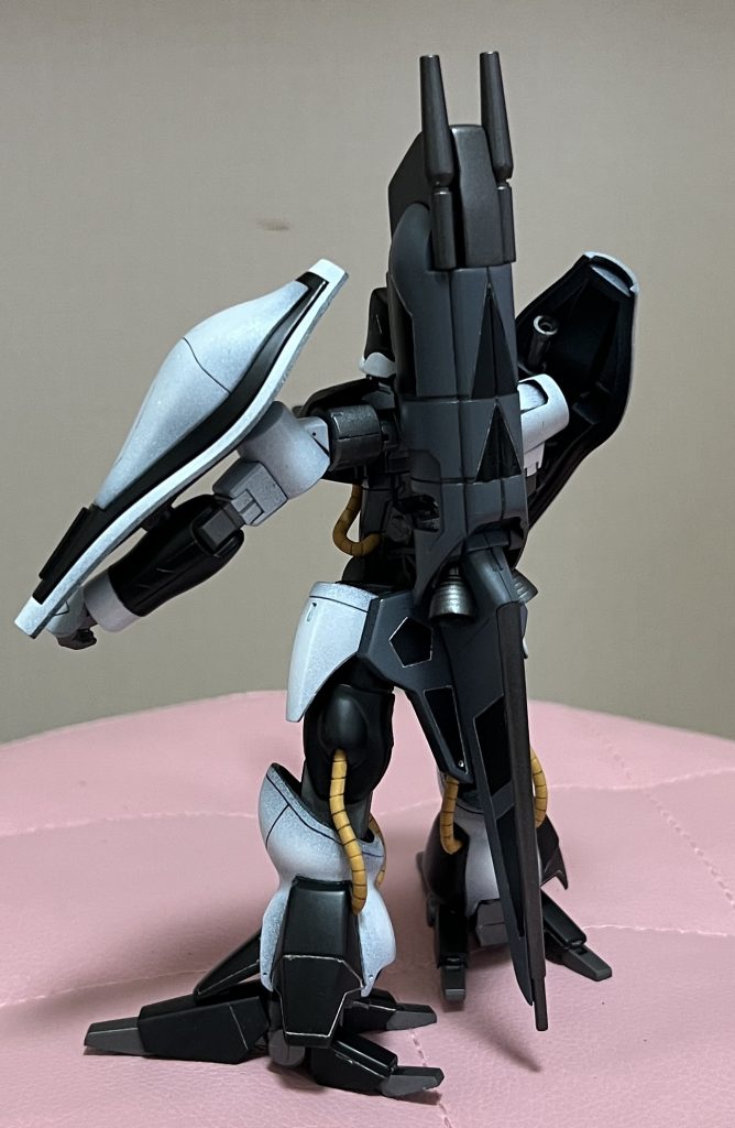 スジ彫りデザインは何となくです。